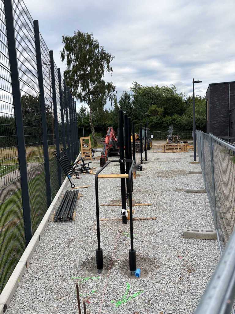 Die ersten Calisthenics-Stangen stehen